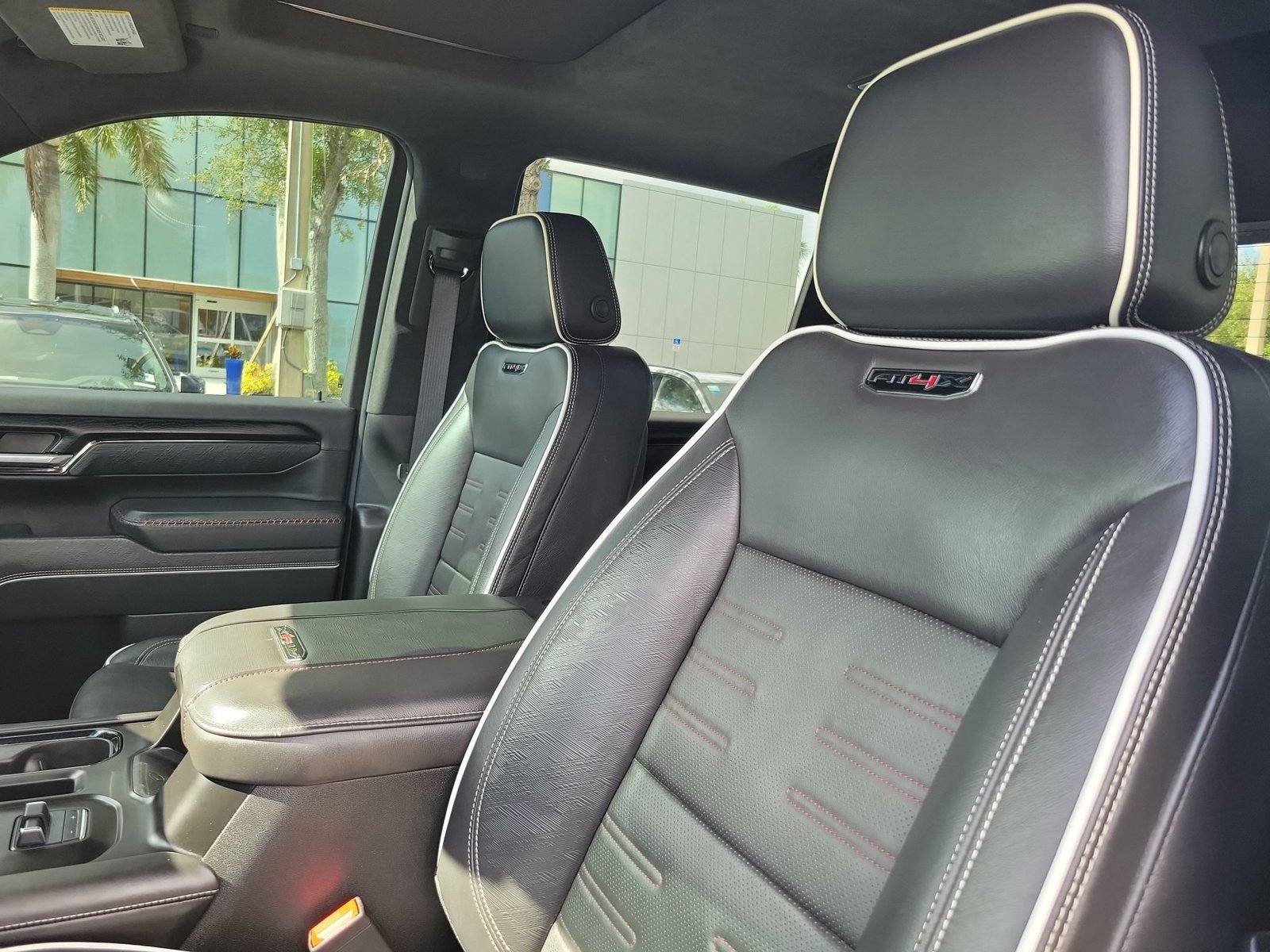 Used 2024 GMC Sierra 2500 AT4X AWD/4WD image 18