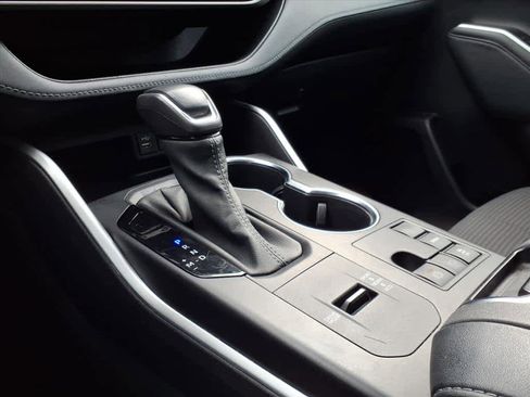 Used 2023 Toyota Highlander LE image 13