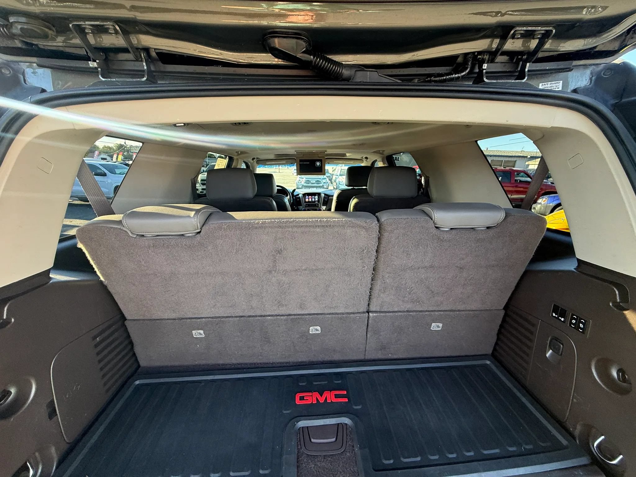 Used 2017 GMC Yukon Denali w/ Open Road Package AWD/4WD image 18