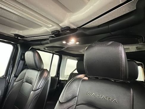Used 2023 Jeep Wrangler Unlimited Sahara AWD/4WD image 11