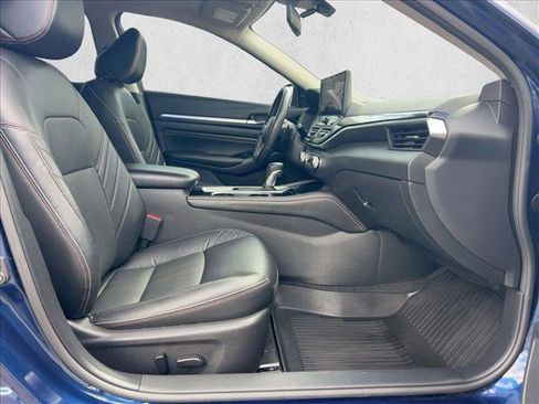 Used 2023 Nissan Altima 2.5 SR w/ SR Premium Package image 22