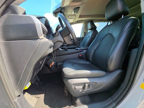 Used 2025 Toyota Grand Highlander FWD image 6