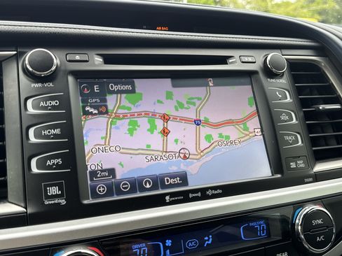 Used 2019 Toyota Highlander Limited FWD image 28