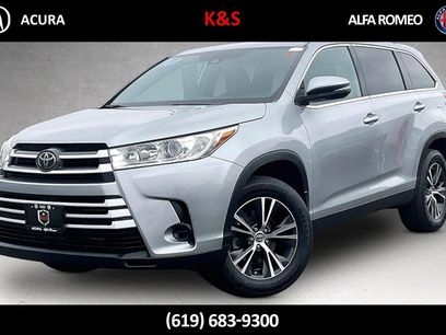Used 2019 Toyota Highlander LE w/ Carpet Mat Package (TMS)