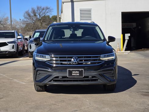 Used 2022 Volkswagen Tiguan SE image 3