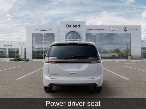 New 2026 Chrysler Pacifica Select image 9