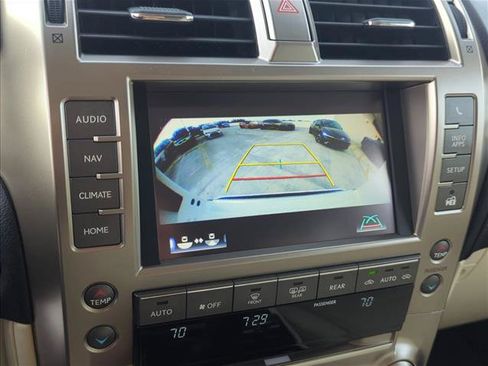 Used 2021 Lexus GX 460 Luxury w/ Accessory Package AWD/4WD image 19