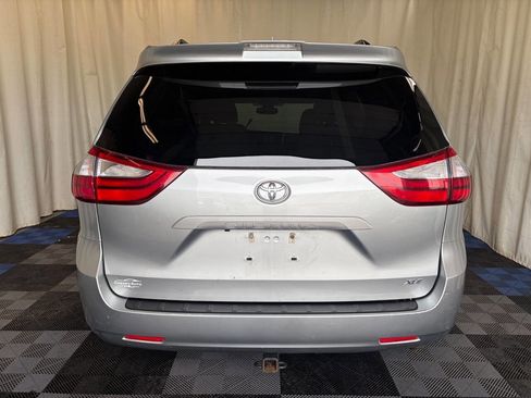 Used 2019 Toyota Sienna XLE FWD image 7
