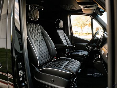 Used 2024 Mercedes-Benz Sprinter 3500 image 47