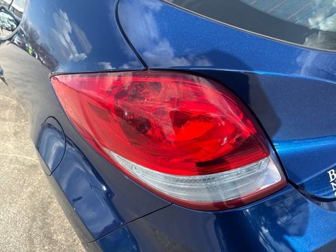 Used 2017 Hyundai Veloster Value Edition image 41