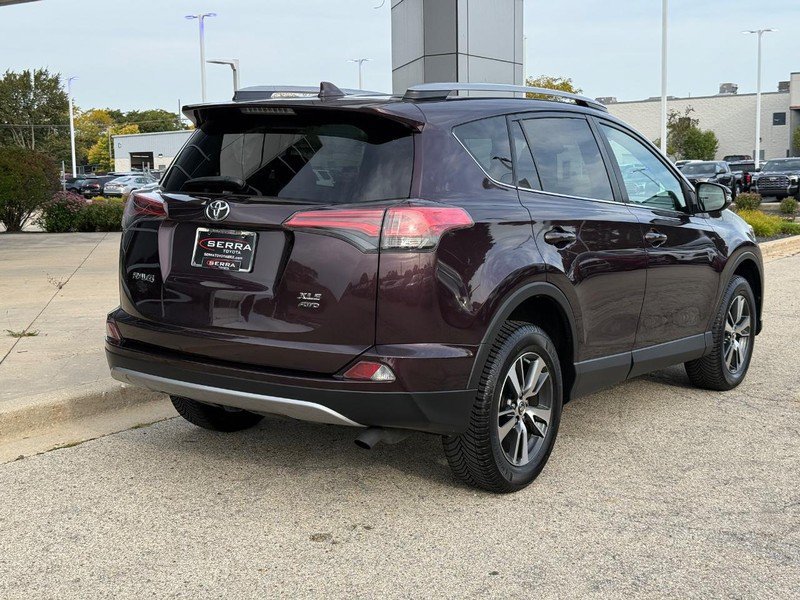 Used 2018 Toyota RAV4 XLE AWD/4WD image 3