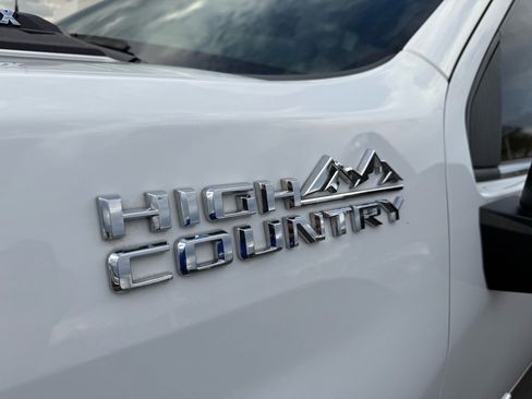 Used 2024 Chevrolet Silverado 2500 High Country w/ High Country Premium Package image 12