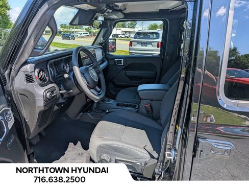 Used 2026 Jeep Wrangler Unlimited Rubicon AWD/4WD image 10