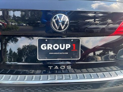 Used 2023 Volkswagen Taos SE w/ Panoramic Sunroof Package FWD image 33