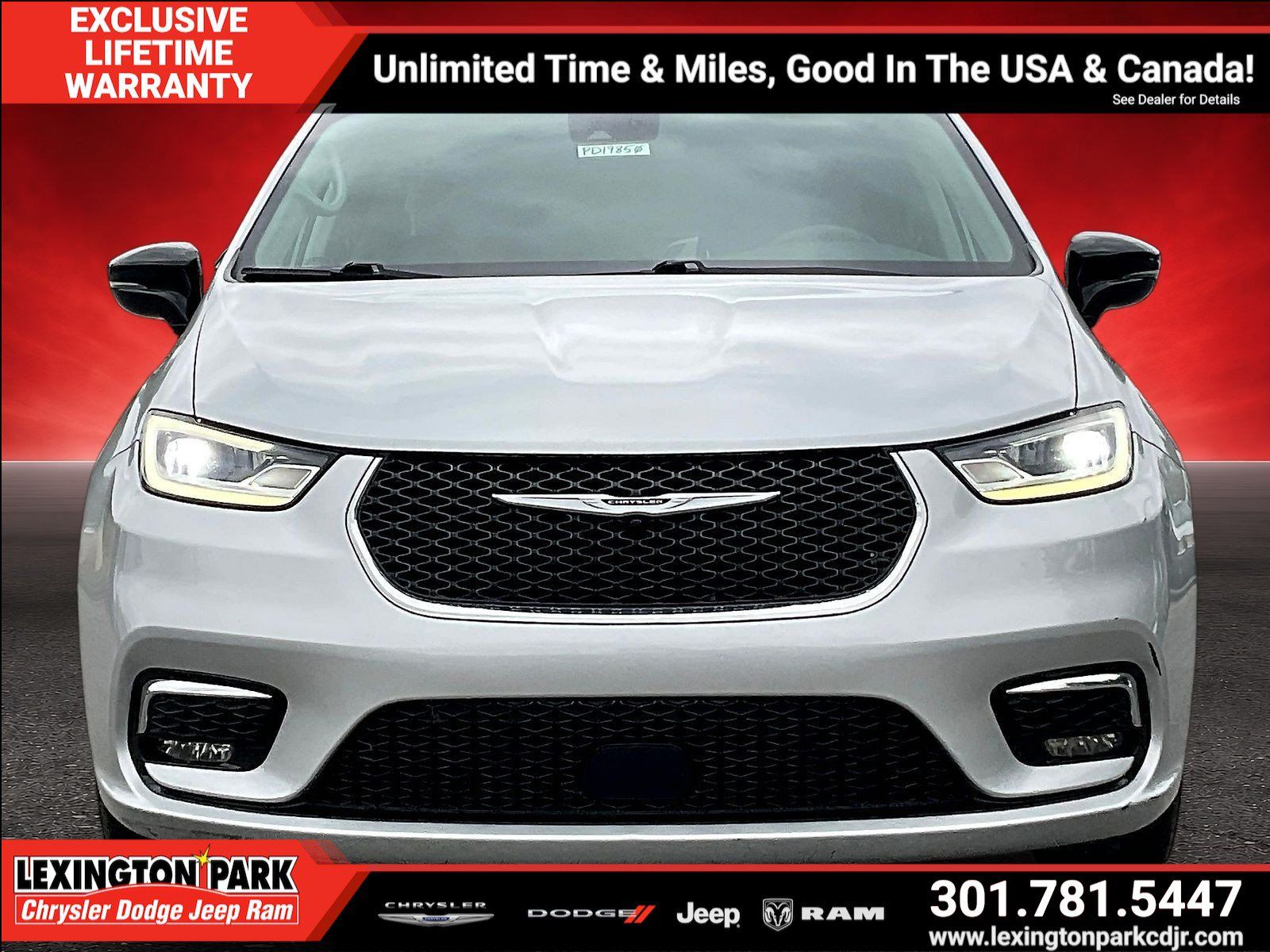 Used 2024 Chrysler Pacifica Touring-L FWD image 2