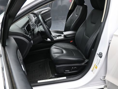 Used 2020 Ford Fusion Energi Titanium FWD image 23