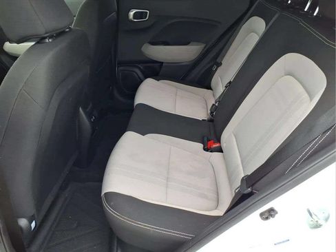 Used 2025 Hyundai Venue SEL FWD image 13