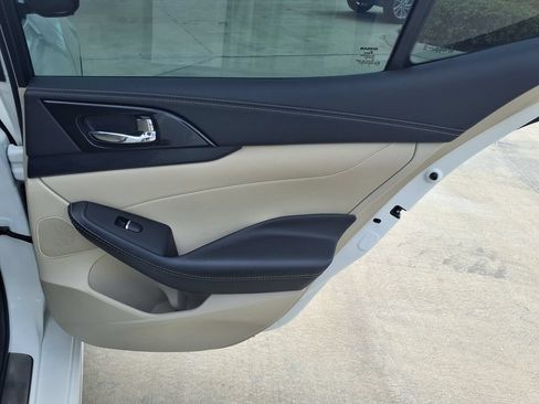 Used 2021 Nissan Maxima Platinum w/ Sport Mat Group FWD image 18