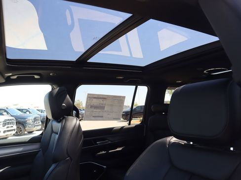 New 2026 Jeep Grand Wagoneer Limited AWD/4WD image 16