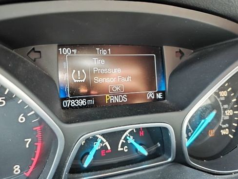 Used 2017 Ford Escape SE w/ SE Sport Appearance Package FWD image 26