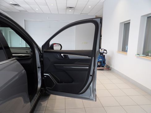 Used 2025 Buick Enclave Preferred image 26