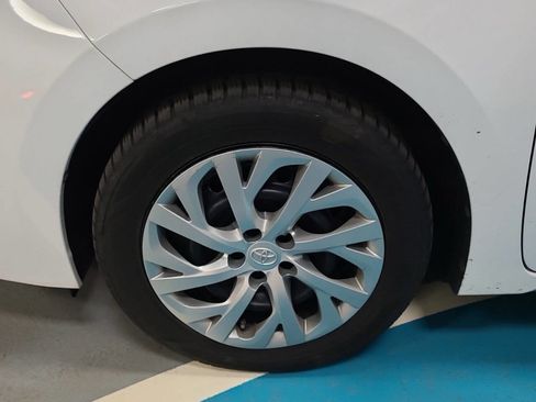 Used 2019 Toyota Corolla LE image 3