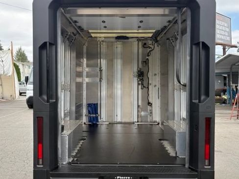 Used 2024 Chevrolet Brightdrop 400 w/ Commercial Equipment Package AWD/4WD image 4