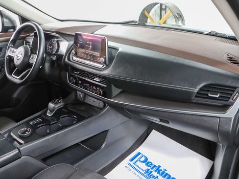Used 2023 Nissan Rogue SV image 25