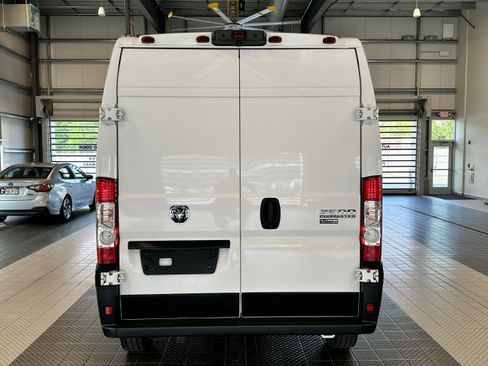 Used 2025 RAM ProMaster 3500 w/ Convenience Group FWD image 4