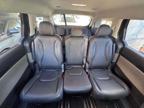 Used 2026 Kia Carnival FWD image 41
