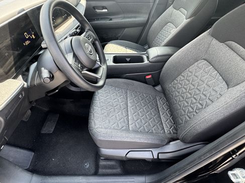 Used 2026 Nissan Kicks SV FWD image 9