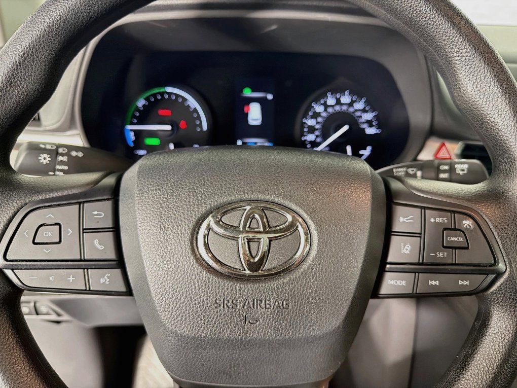 Used 2022 Toyota Sienna LE FWD image 16