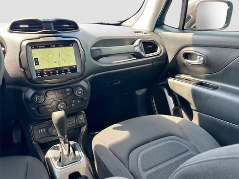 Used 2022 Jeep Renegade Latitude AWD/4WD image 23