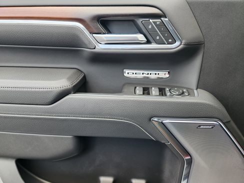 New 2025 GMC Sierra 1500 Denali w/ Denali Reserve Package image 18