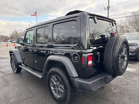 Used 2025 Jeep Wrangler Sport S image 19