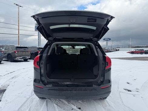 Used 2024 GMC Terrain SLE image 5