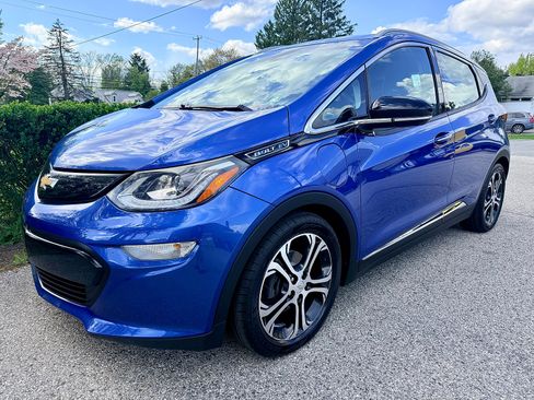 Used 2017 Chevrolet Bolt Premier w/ Driver Confidence II Package FWD image 8