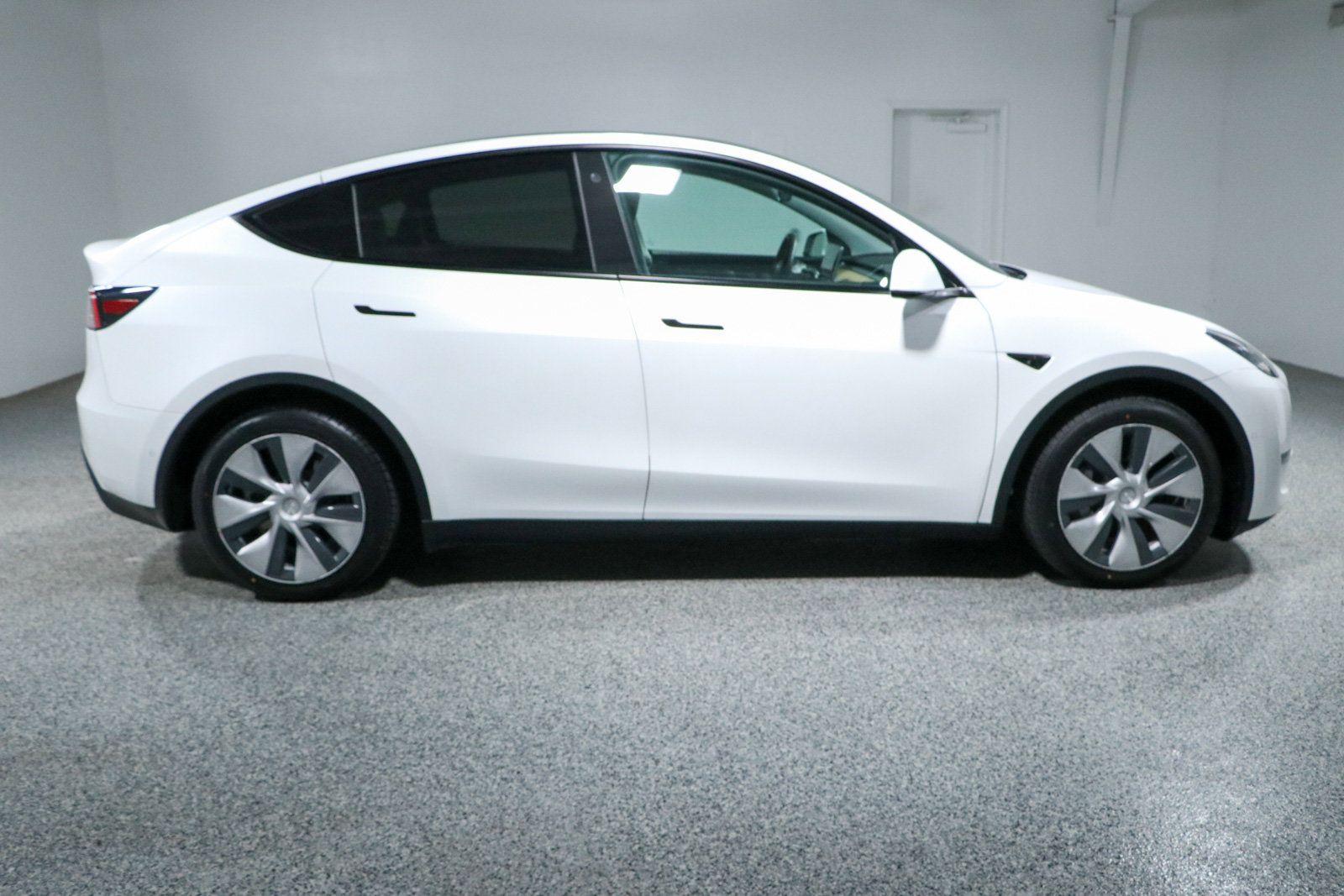 Used 2021 Tesla Model Y Long Range AWD/4WD image 6