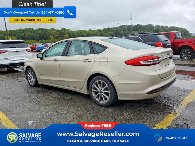 Used 2017 Ford Fusion SE FWD image 3