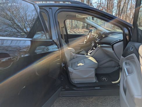 Used 2016 Ford Escape SE w/ Equipment Group 201A image 5