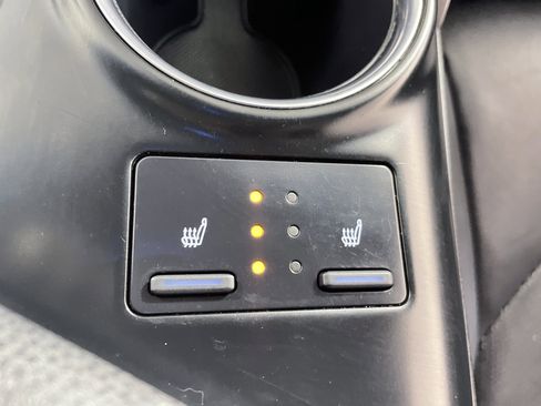 Used 2020 Toyota Camry XSE FWD image 21