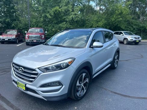 Used 2018 Hyundai Tucson Value FWD image 3