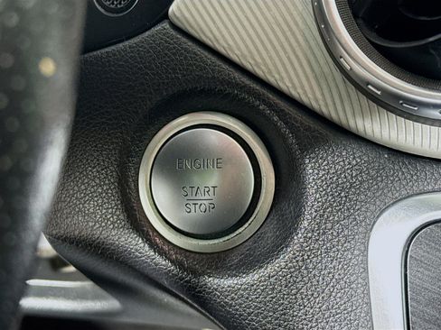 Used 2017 Mercedes-Benz GLA 250 4MATIC image 19