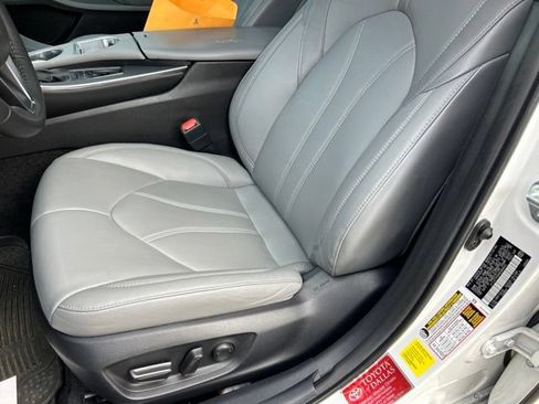 Used 2022 Toyota Avalon XLE FWD image 10