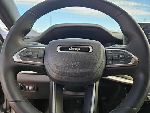 Used 2025 Jeep Compass Limited AWD/4WD image 11