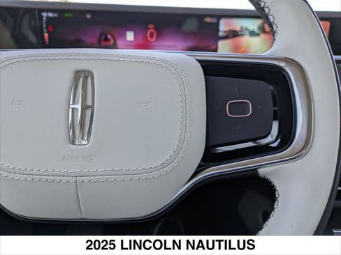 Used 2025 Lincoln Nautilus Black Label image 15