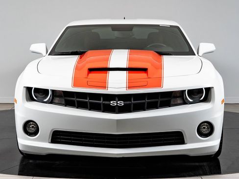 Used 2010 Chevrolet Camaro SS w/ RS Package RWD image 2