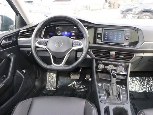 Used 2024 Volkswagen Jetta SE image 17