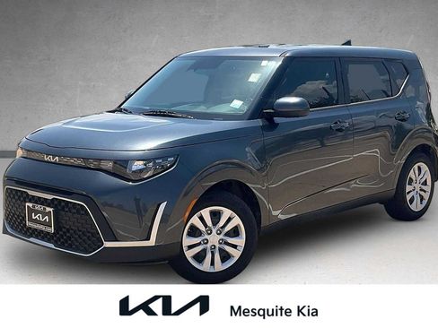 Certified 2023 Kia Soul LX FWD image 1