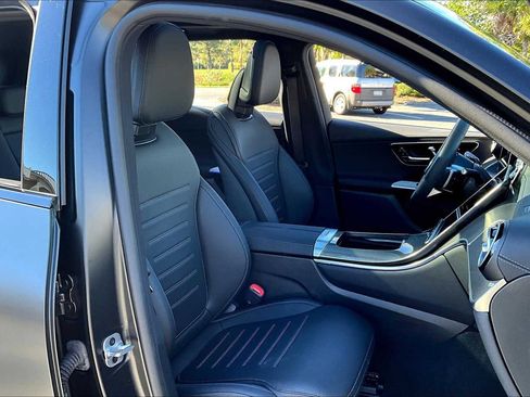 Used 2025 Mercedes-Benz GLC 300 image 19